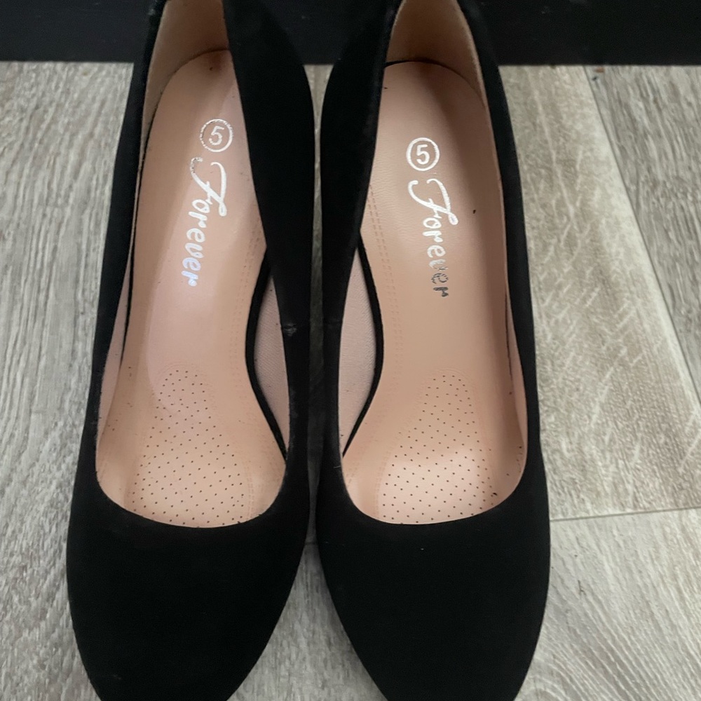 Forever 21 Classic Black Heels